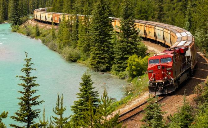 andy-holmes-oEIFOoC3gi0-unsplash 670x413